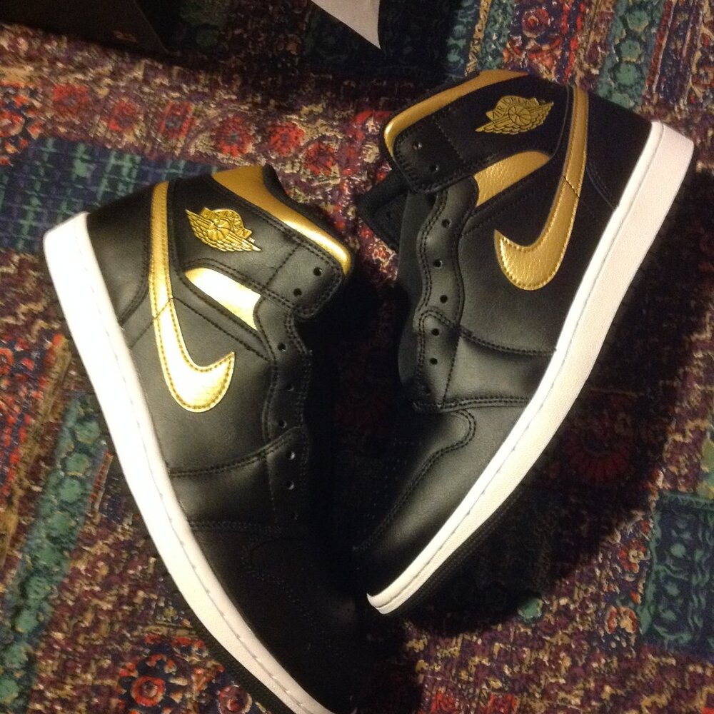 Air Jordan 1 Mid Men's Black, Gold & White Leather Sneakers -11.5 - New in Box